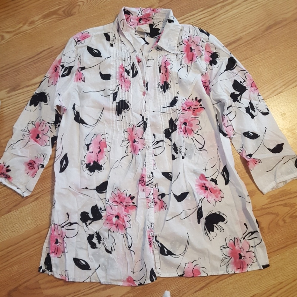 3/4 Length sleeve top. 100% cotton. Button down